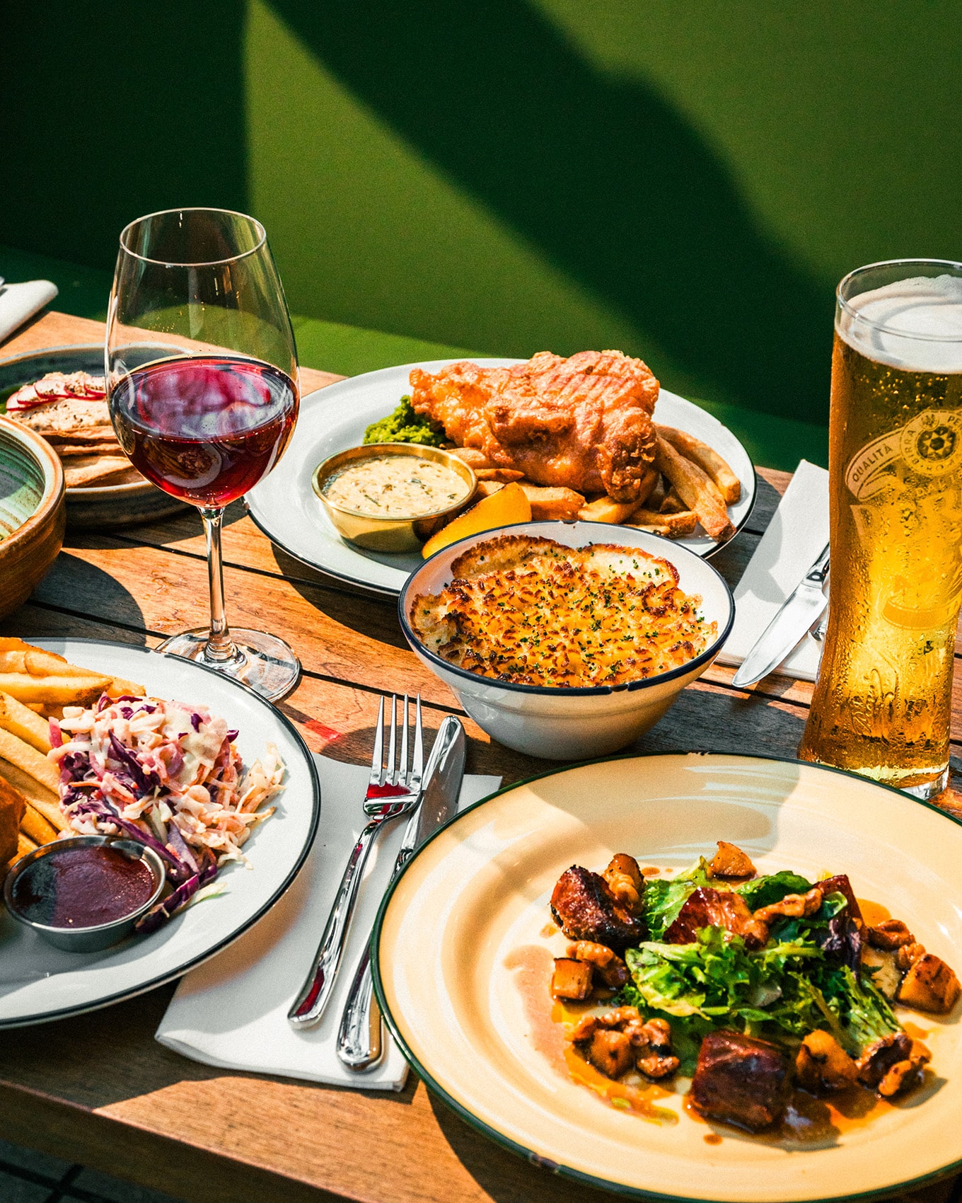 Elevated British comfort food at Carnaby, Robertson Quay – featuring fish and chips, shepherd’s pie, red wine, and craft beer.